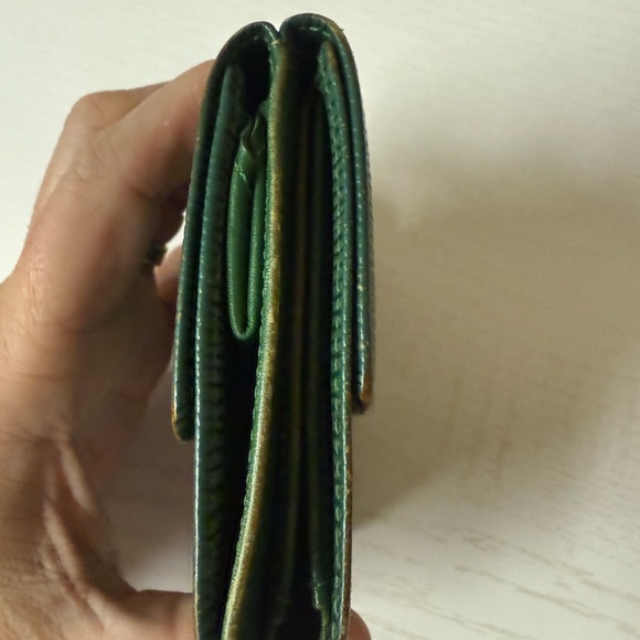 Authentic Louis Vuitton Forest Green Epi Card Holder Wallet. See photos - Picture 4 of 10
